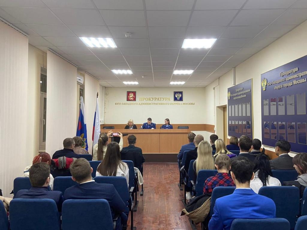  Прокуратурой Юго-Западного административного округа г. Москвы совместно с советом ветеранов прокуратуры г. Москвы проведена  научно-практическая конференция в честь 30-летия со дня принятия Конституции Российской Федерации.