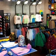 Магазин стрит-одежды и аксессуаров 21shop фото 8 на сайте vYasenevo.ru