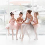 Школа классического танца для детей Балет с 2 лет на Литовском бульваре фото 2 на сайте vYasenevo.ru
