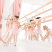 Школа классического танца для детей Балет с 2 лет на Литовском бульваре фото 1 на сайте vYasenevo.ru