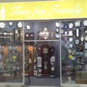 Салон-магазин по продаже и ремонту интерьерных часов Time for family фото 1 на сайте vYasenevo.ru
